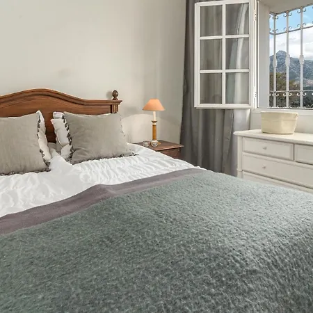 Fantastic 3 Bedroom Townhouse In Aloha Pueblo Close To The Golf Course And Has Amazing Mountain Views 马尔韦利亚