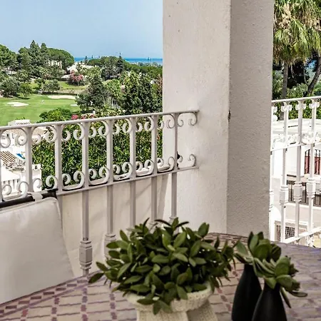 Fantastic 3 Bedroom Townhouse In Aloha Pueblo Close To The Golf Course And Has Amazing Mountain Views 马尔韦利亚